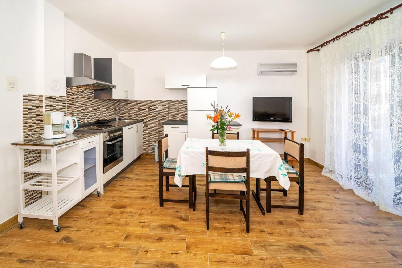Apartments Jurina Đảo Krk Ngoại thất bức ảnh