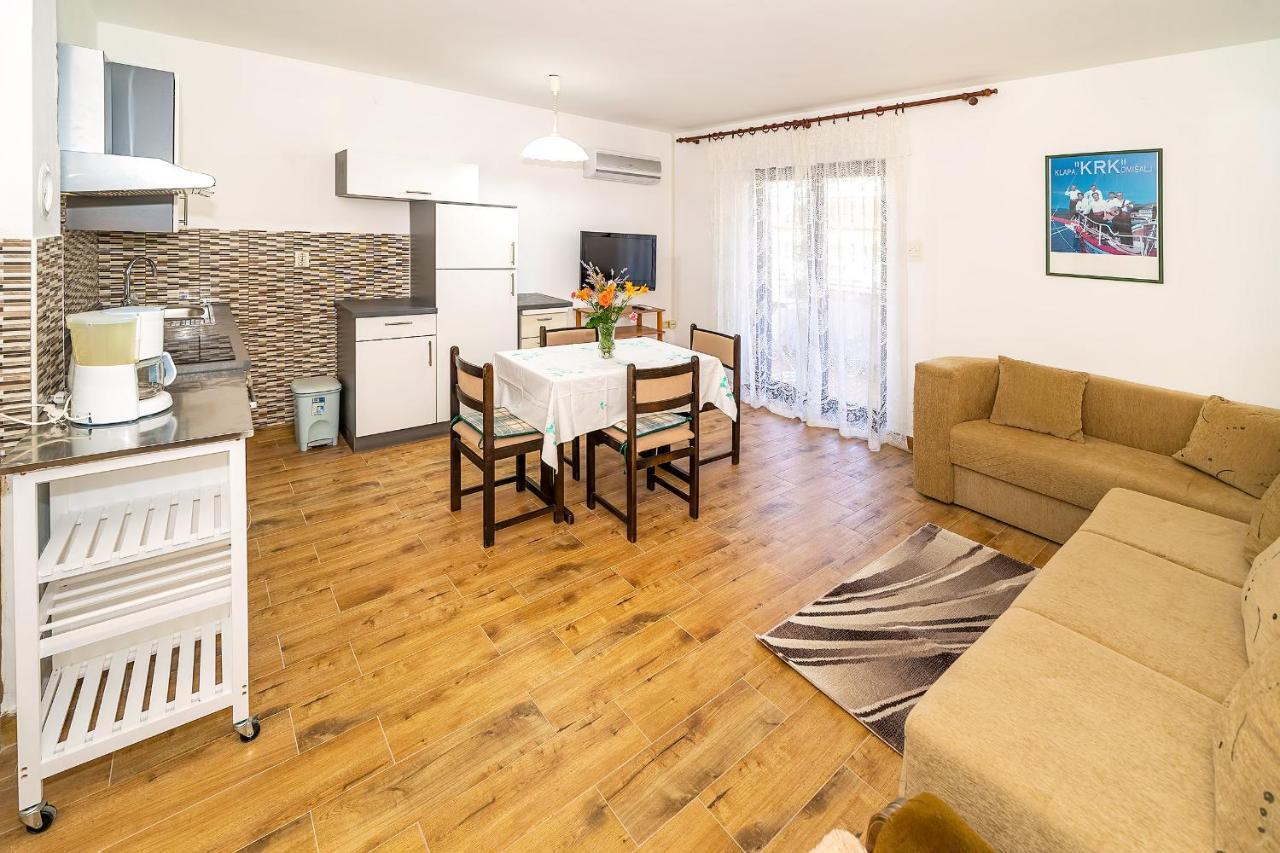 Apartments Jurina Đảo Krk Ngoại thất bức ảnh